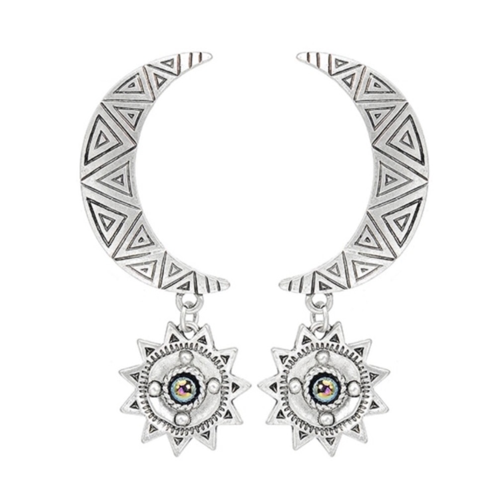 🌙Last pair!🌙Moon Goddess Earrings - Picture 2 of 8